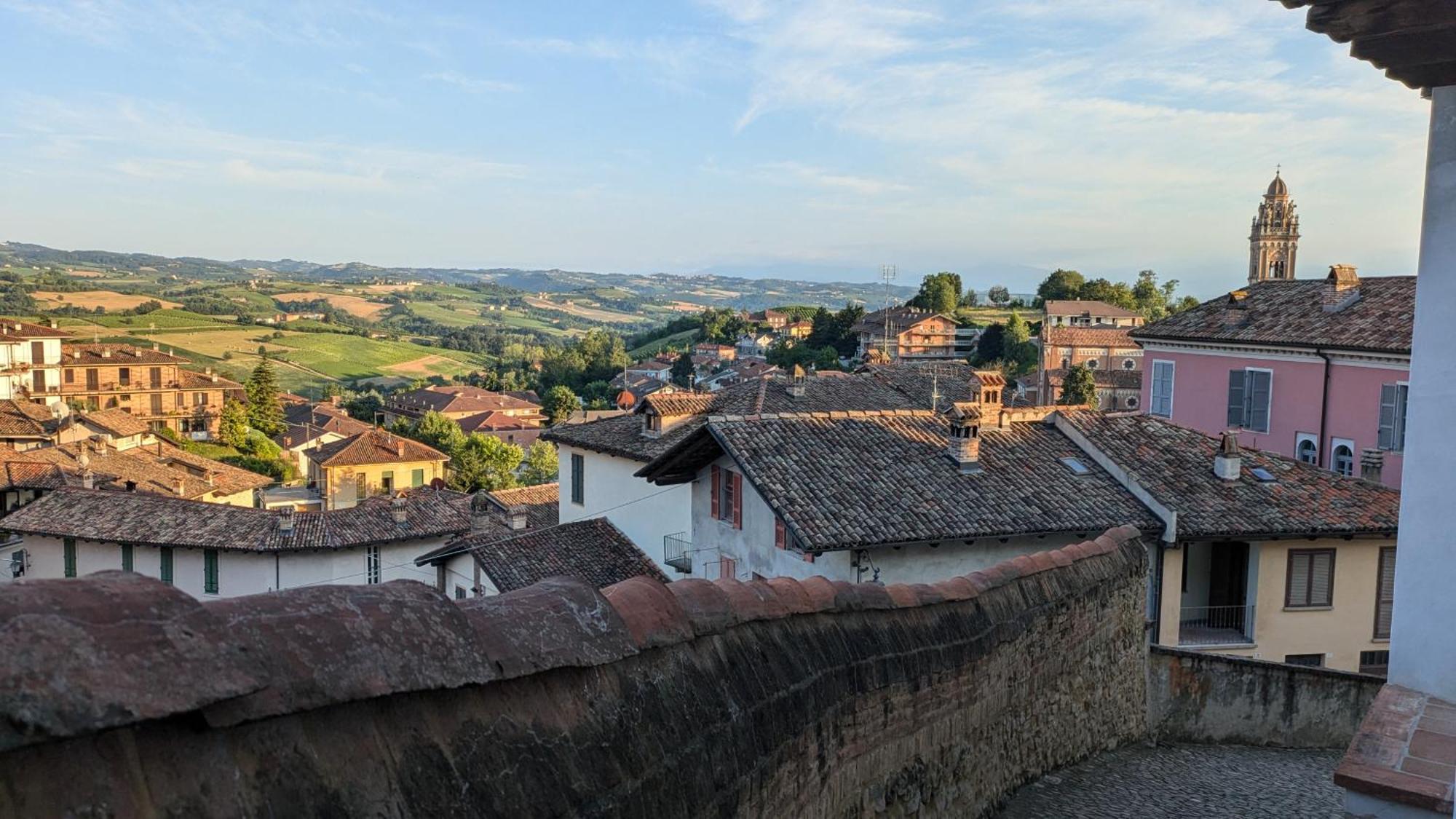 Charming Barolo Wine Loft Hotel Monforte D'Alba Bagian luar foto